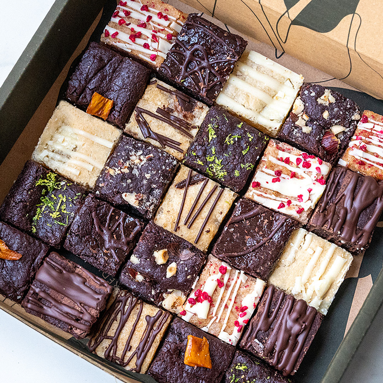 Brownie & Blondie Bites Selection Box 25 Portions 